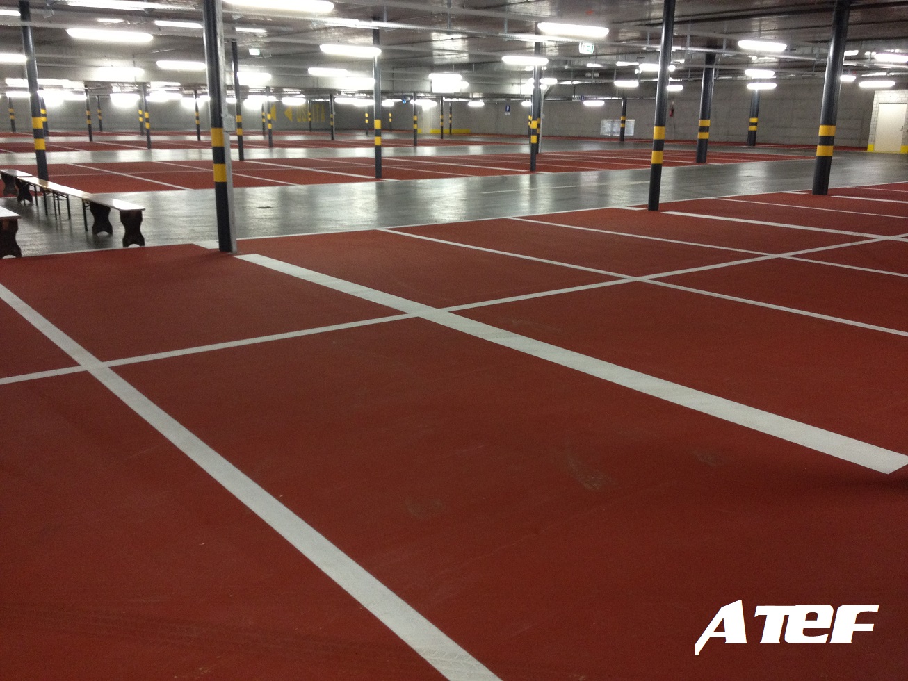 Immagine Rivestimenti in resina di pavimenti in asfalto ad uso parcheggi. 