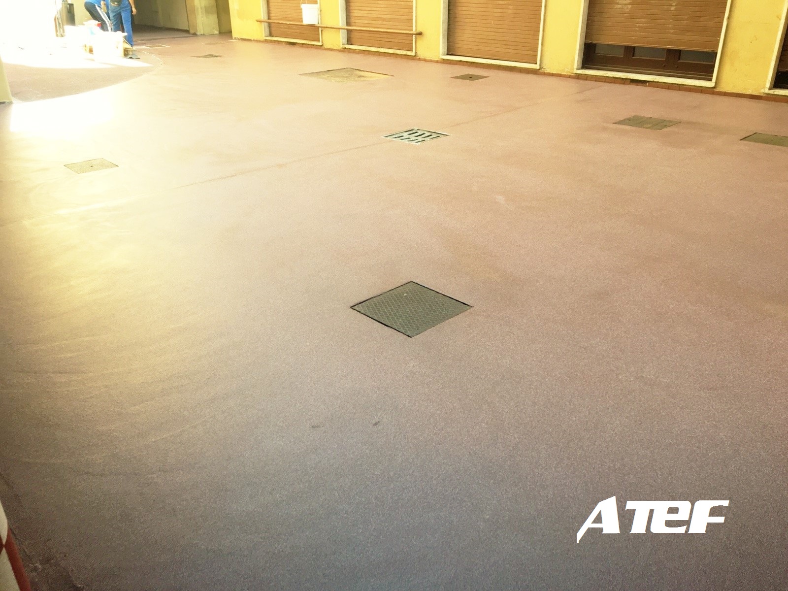 Immagine Rapidfloor Dekoquartz – pavimentazione semielastica con quarzi colorati. 
