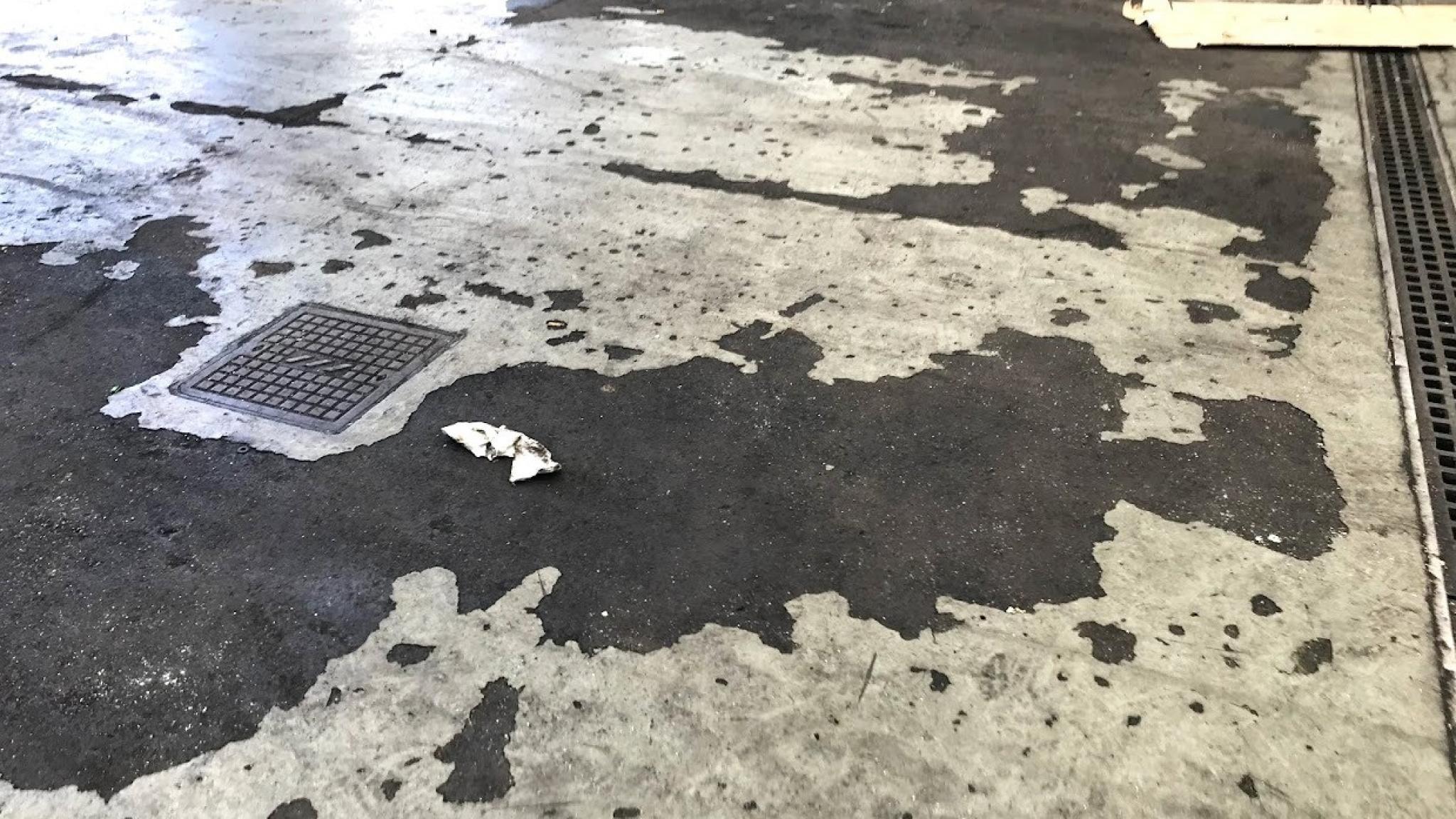 Il pavimento in resina si è rovinato rapidamente. Come rimediare?